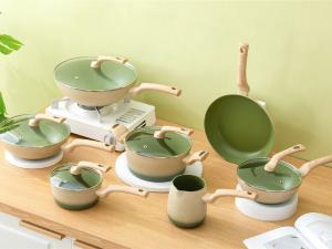 China BSCI Lightweight Aluminum Cookware Set 8Piece With Wooden Handle on sale