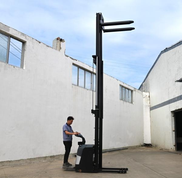 Quality Stand On Electric Stacker Forklift 1 Ton  Capacity Regenerative Braking for sale