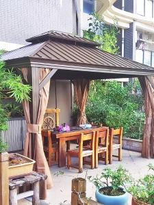 Hardtop Gazebo Canopy Galvanized Steel Pergolas With Netting Curtains