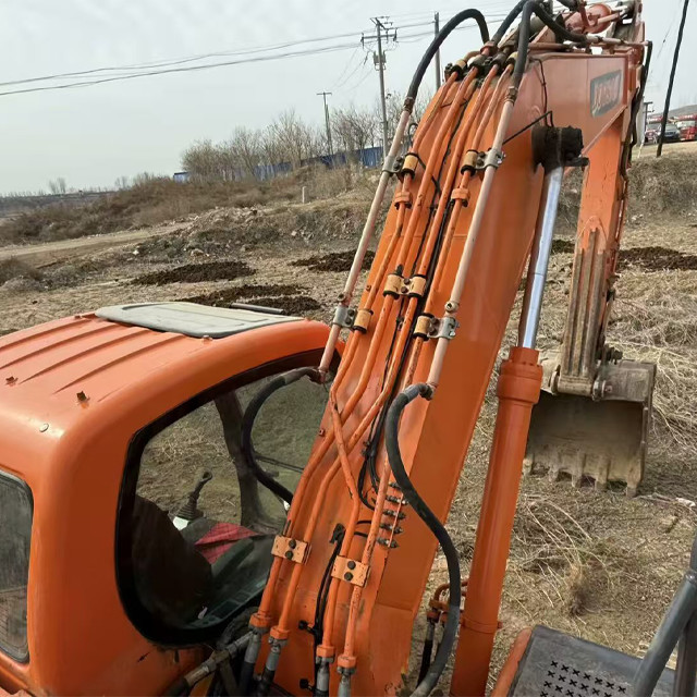 Reliable Doosan DX225 Used Excavator Durable and High Performance Medium Excavator