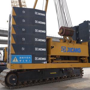 Heavy Duty Projects 300t Crawler Crane With Lightweight Main Boom Assembly And Turntable Counterweight