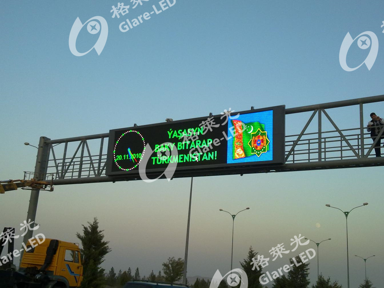16x16 Resolution City Road Gantry Top Variable Message Sign Full Color LED Display