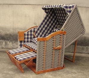 Hand-Woven Wooden Roofed Wicker Beach Chair & Strandkorb For Outdoor Pool