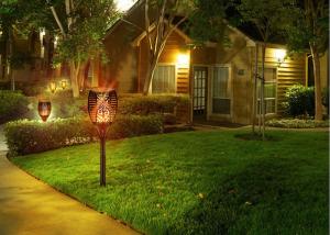 China Outdoor Waterproof Garden Pathway Solar Torch Light 1500mAh Battery Type on sale