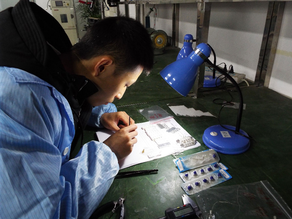 Black Color Microwave Ka Band Filter / RF Bandpass Filter Customized Design