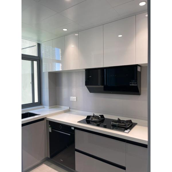 Custom kitchen cabinet with quartz stone countertop