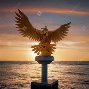Quality Golden Large Brass Falcon Sculpture Hand Forging Brass Eagle Statue for sale