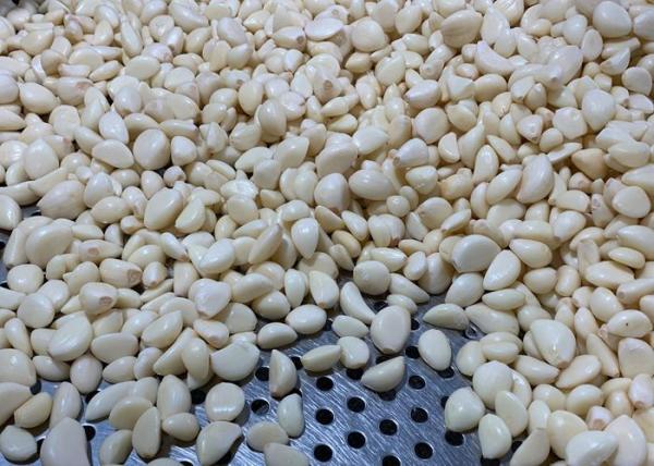 Quality Vacuum Peeled Garlic Cloves for sale