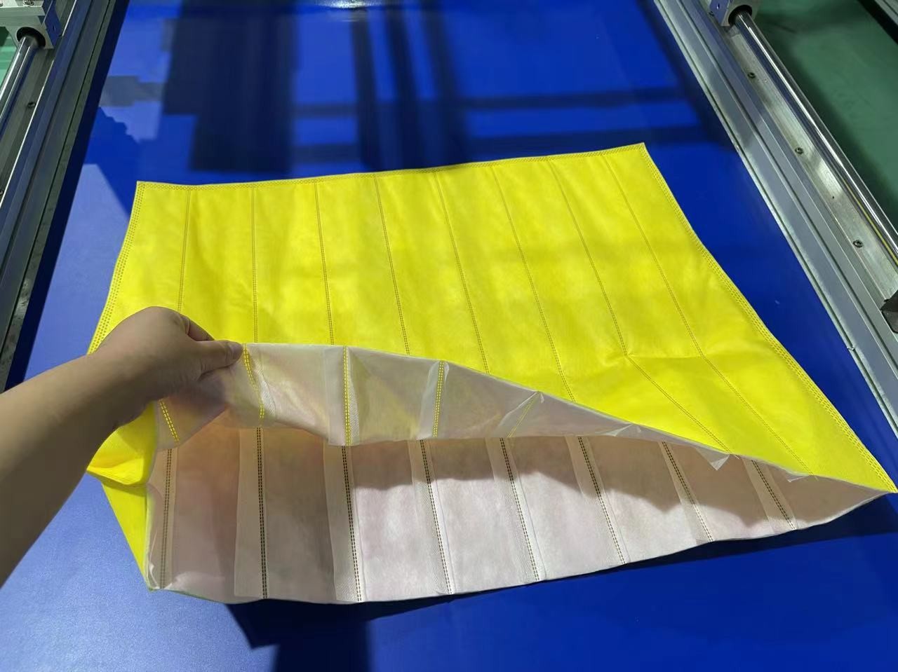 12KW Efficient Production Automation Ultrasonic External Trapezoidal Medium Efficiency Filter Bag Mechanical Equipment