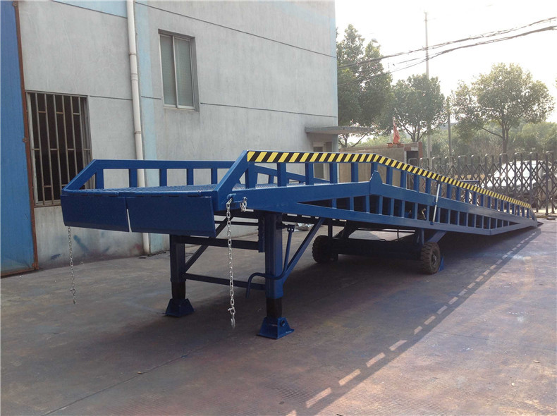Mobile Hydraulic Adjustable Container Loading Ramps with 0.9m - 1.8m Lifting Height