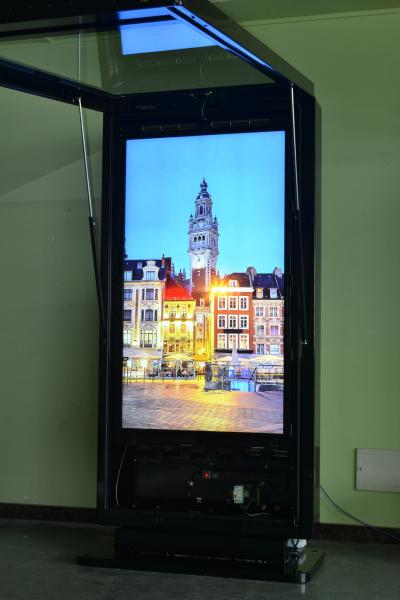 Quality High Bright 2500 nits IP65 Outdoor 65" Digital Totem  Wide Operating Temperature for sale