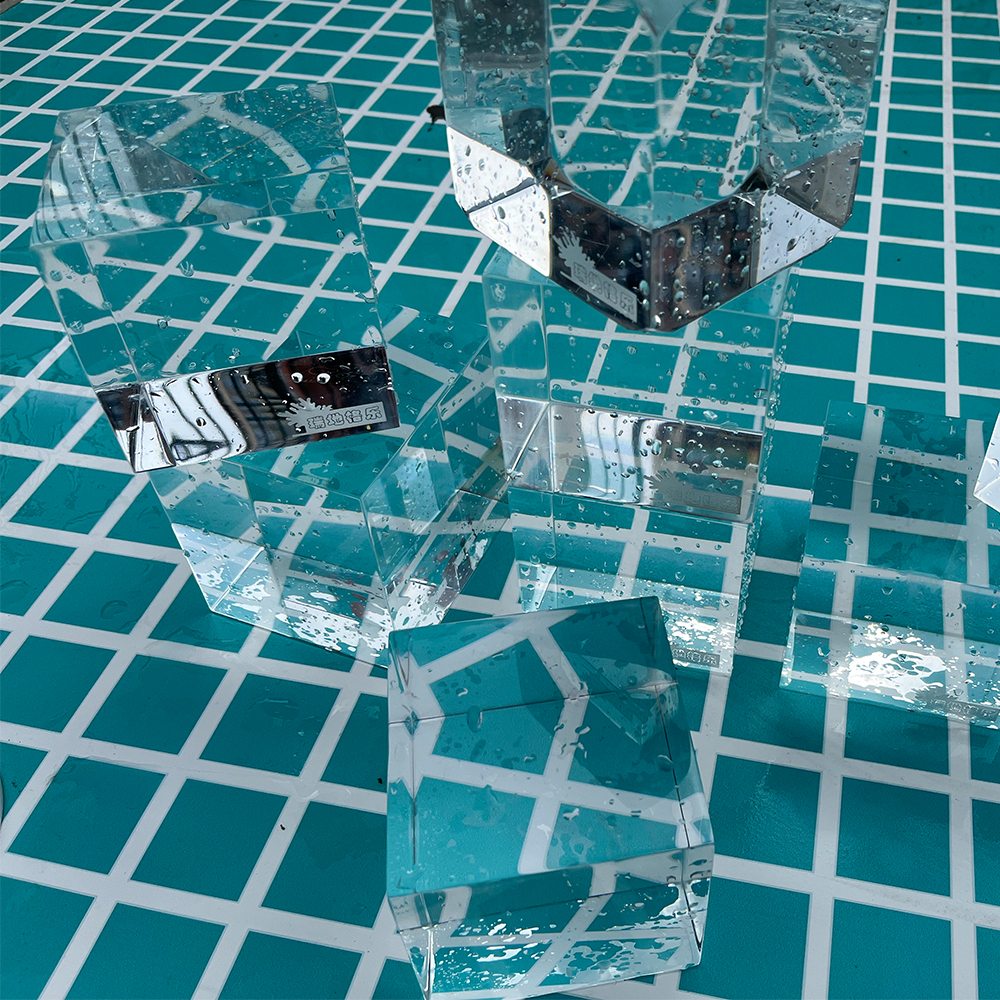 Customer's Demand Driven Acrylic Pool Design for Country Estate's Indoor Pool Decor