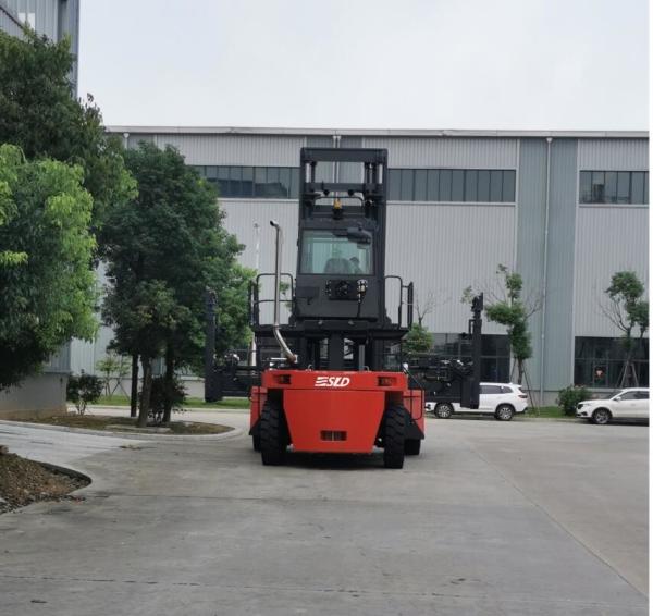 Cummins QSB6.7 Engine Flexible 20ft 40ft Empty Container Handler For Stacking 3