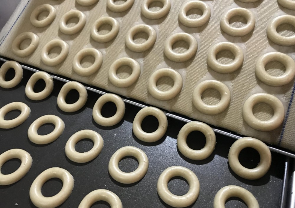 Hot Sales Tray Type Soft Biscuit Small Cookie Froming machine/ Rotary Moulder Biscuit Making Machine Factory Price