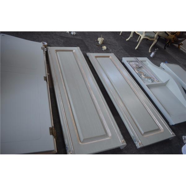 Living room french provincial coffee table / carved coffee table