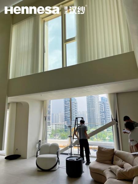 Quality Customizable Fiberglass Retractable Screen Window With Plastic Handle for sale