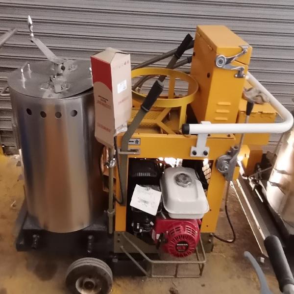 Quality Road Thermoplastic Line Striping Machine Speed 10-20m/Min for sale