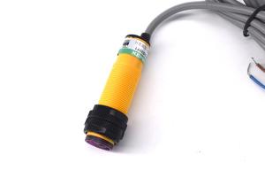 China Cylinder Infrared Proximity Switch , Photoelectric Proximity Sensor Water Resistant on sale