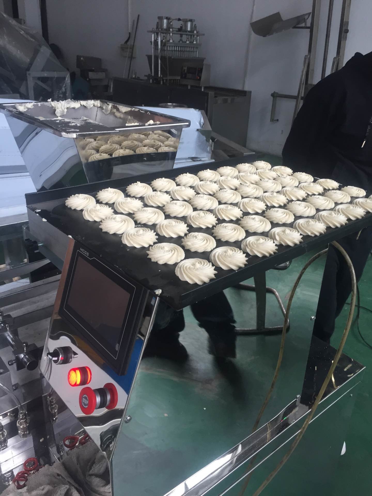 Danish butter Cookie Depositor Machine 6 Drops / 9 nozzle YX-400 / YX-600 chocolate chips Cookies Making Machine