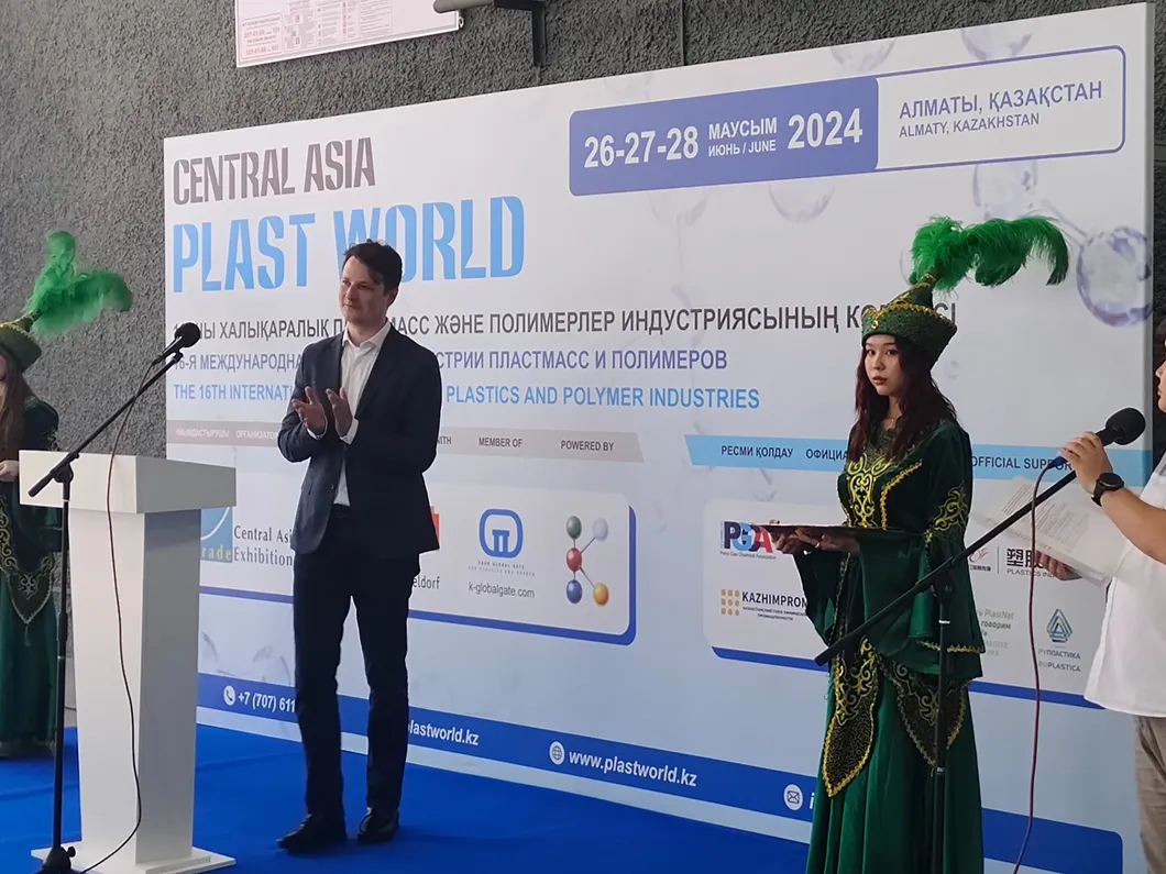 Shot Blasting for Rust Removal Steel Pipes Internal Epoxy Powder Spraying and External 3PE Coating Anti-Corrosion Pipeline