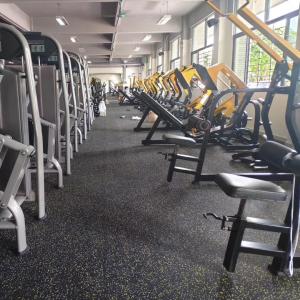 China Wear Resistant SBR Rubber Flooring , Rubber Mats For Gym Blue Black Red Color on sale