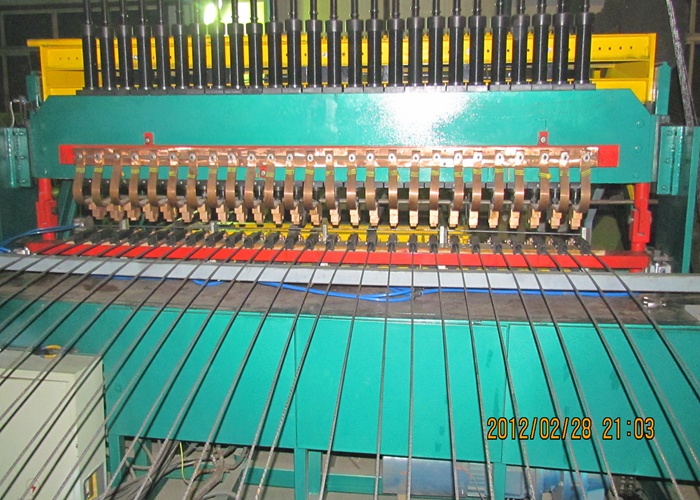 Multi Function Wire Mesh Equipment , Reinforcing Bar Wire Mesh Weaving Machine