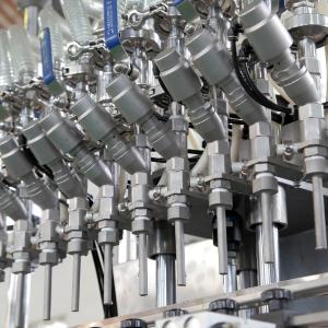 China 4000BPH full automatic Juice Filling Machine three in one rinser filler capper machine GMC on sale