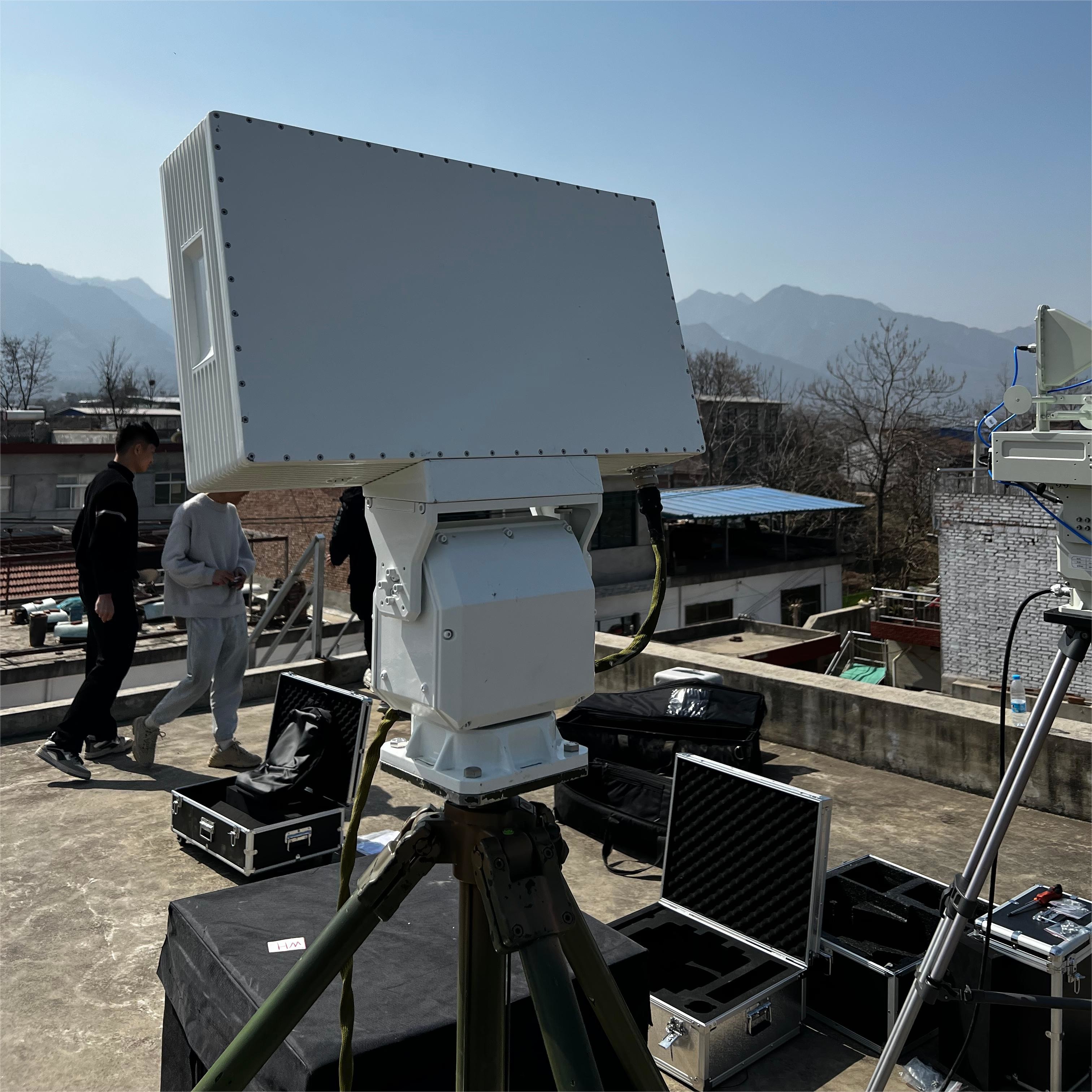 LT-Ku06 Low Altitude Warning Radar + LT-UDA Series UAV Positioning Countermeasures Integration Equipment (Optional）