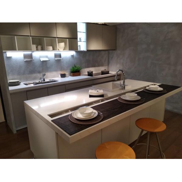 White Calacatta Indoor 30mm Quartz Kitchen Countertops