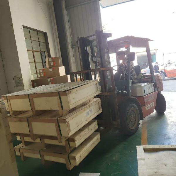 Hydraulic cylinder packaging