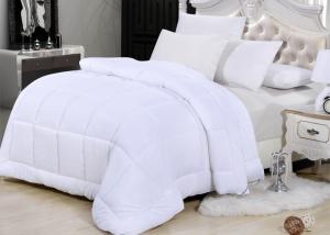 China Full Size White 85gsm 7Dx64mm Polyester Comforter Set on sale