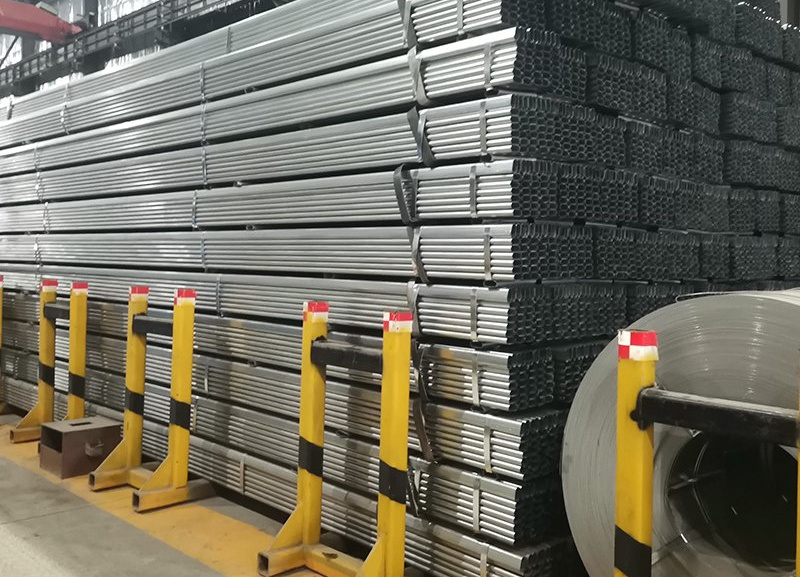 Factory Price Sells Custom Dimensions 6m 12m Dx51d Galvanized Steel Pipes