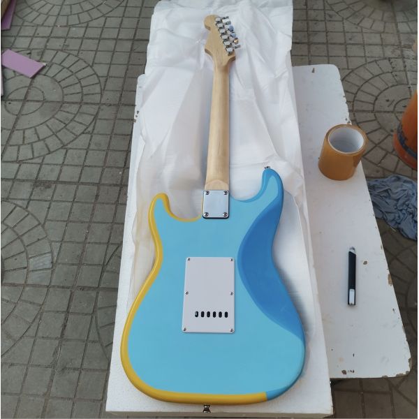 Custom Fender GUITAR Shop George Harrison Rocky Masterbuilt P.Waller Electric Guitar