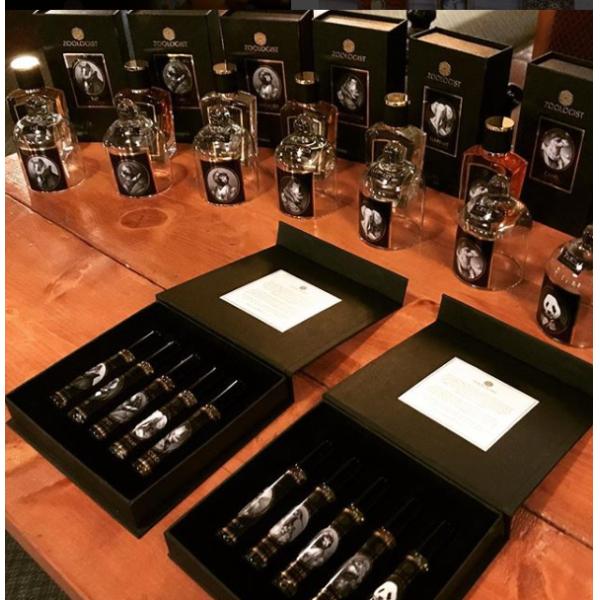 Matte Lamination Flat Pack Gift Boxes Black Cardboard Perfume Packaging With Insert