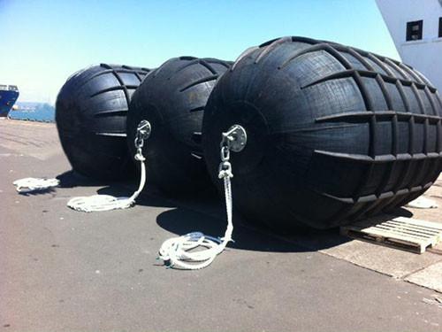 Quality DNV Dia 700mm To 3300mm Yokohama Pneumatic Fender Net Format Original Technology for sale