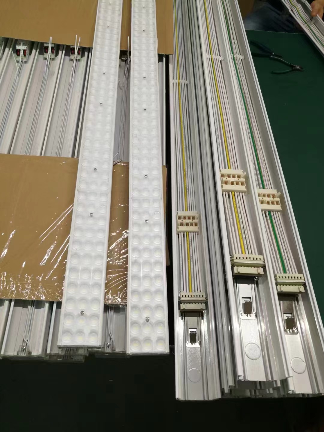 LED STM 650 series fast contact with flang type connector 300V 16A