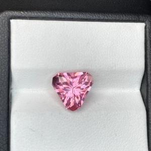 China Al2O3 Trigonal Pink Sapphire Gem With Oval Cut For Ring on sale