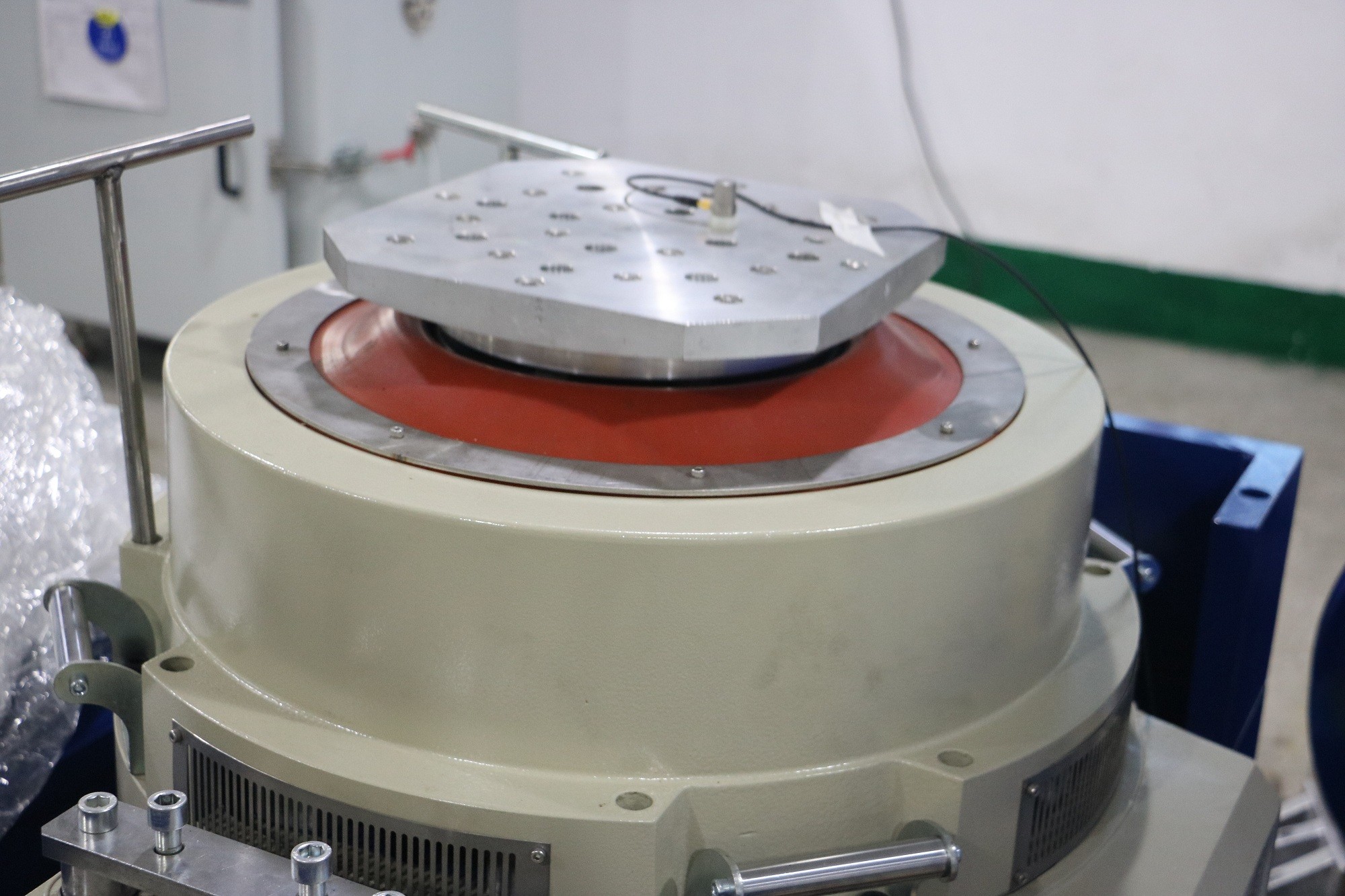 600kg.F 1.8m/S Shaker Table Vibration Testing Lab Testing Machine