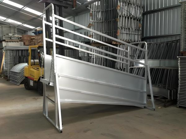 10' Height Adjustable Cattle Fence Panel Galvanized Cattle Loading Ramp With