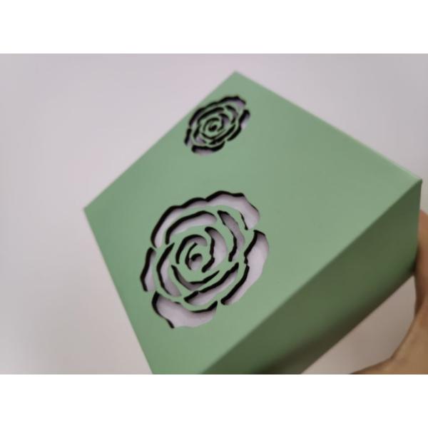 Wholesale custom luxury rigid jewelry packaging box with laser flower