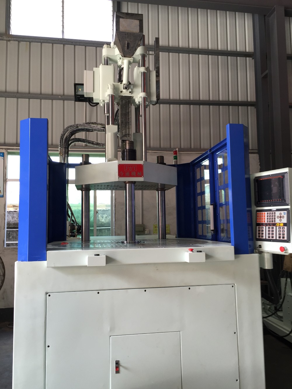 High Productivity Rotary Table Vertical Plastic Injection Moulding Machine 200T