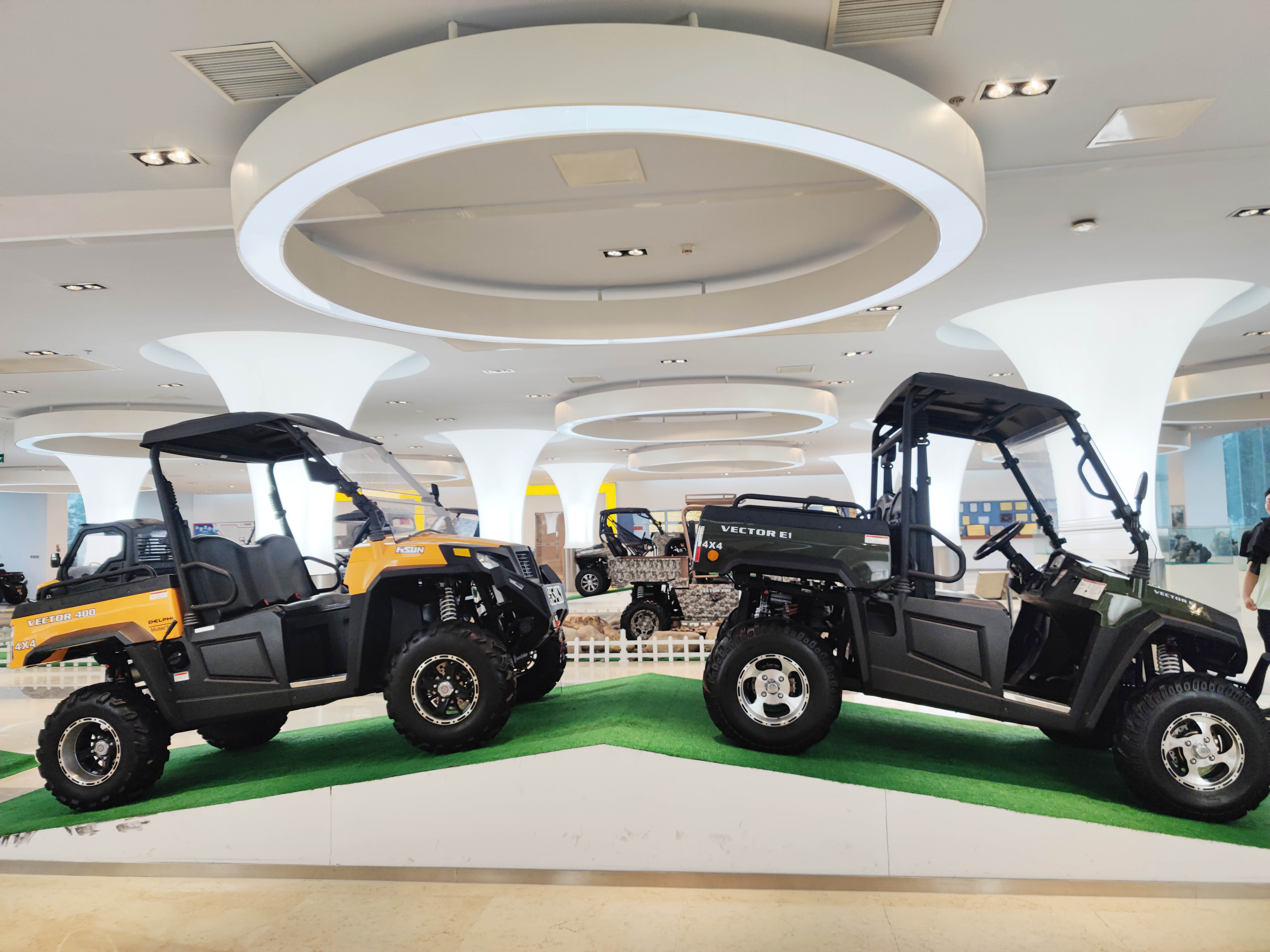 700cc EFI Single-Cylinder UTV with Differential Lock and Four-Drive Shaft Transmission