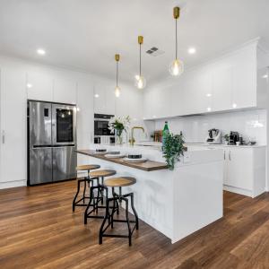 Buy cheap DTC Acrylic Kitchen Furniture Modern Moisture Proof 18mm Kitchen Unit product