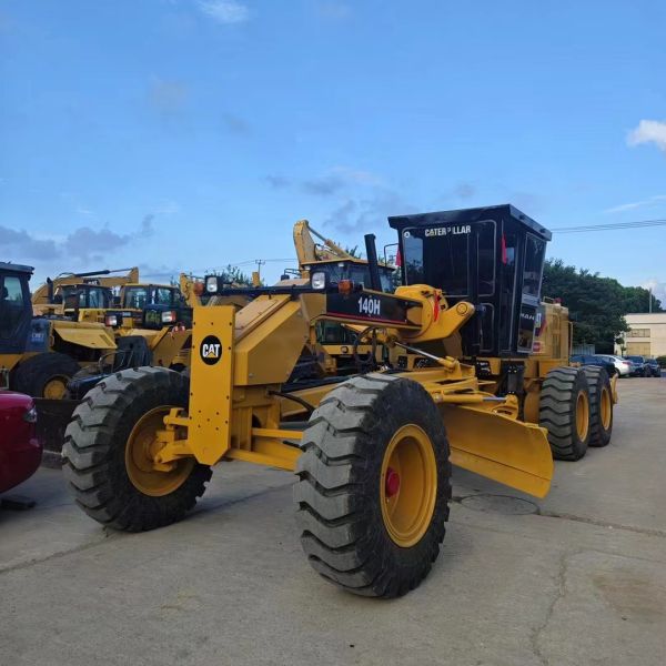 Used Road Grader CAT 140H For Road And Airport Ground Leveling Operations