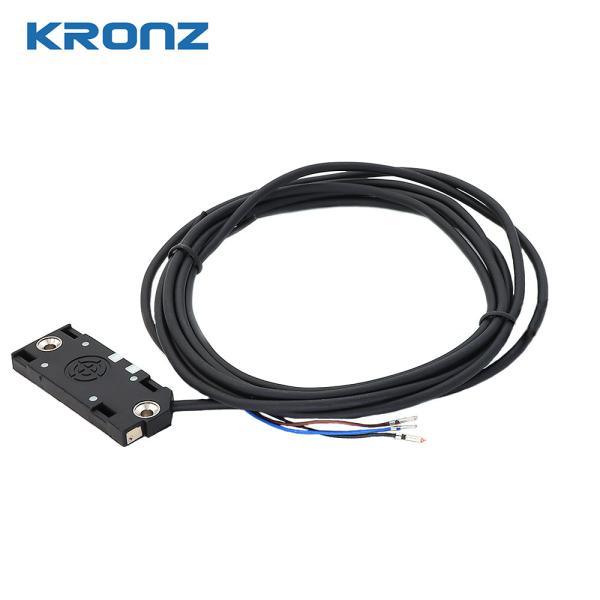 Quality Capacitive Proximity Sensors PNP N.O Cubic 10mm Non Flush IP65 2m PVC Cable IP65 for sale