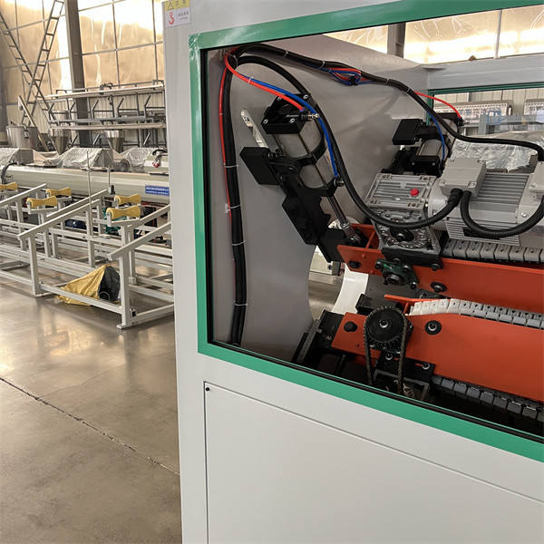 Automatic Feeding Plastic Pipe Machine 200mm-500mm Plastic Pipe Production Line