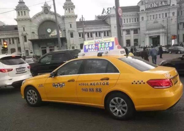 Quality 1R1G1B 3in1 Wireless LED Display 6500nits LED Mobile Billboard For Taxi for sale