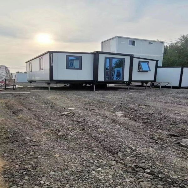 40 Ft Expandable Mobile Home with 2 Bedroom Expanding Container House and Steel Door