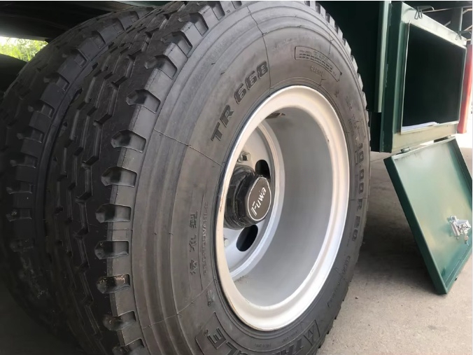 New And Used Tri-axle 40 Foot Flatbed Semi Trailer For Sale , Flat Bed Semi Trailer For Sale Factory Customization