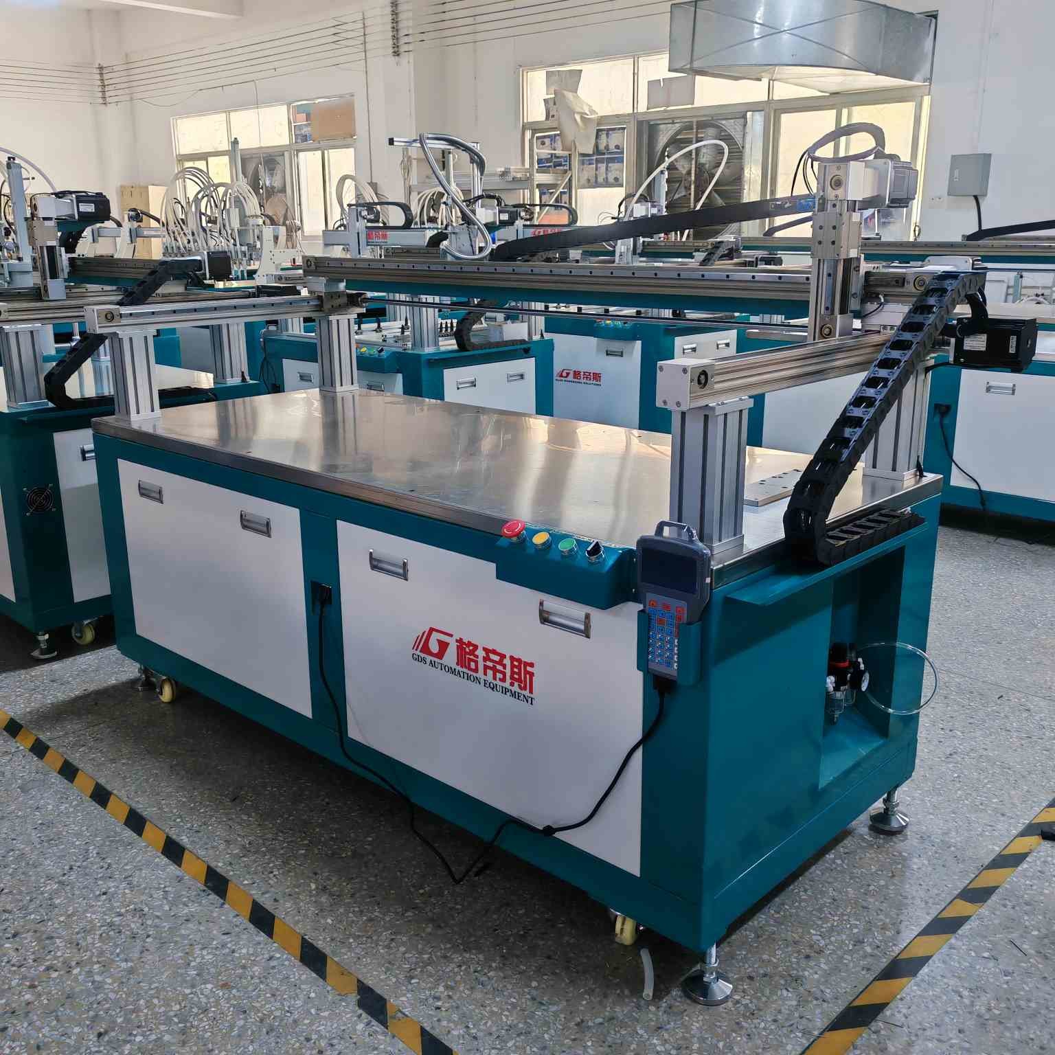 3 Axis Glue Dispensing Robot 0.4Mpa - 0.6Mpa Automatic Silicone Dispenser For LED street light